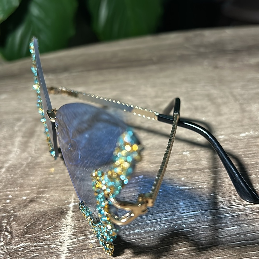 Sunglasses - Picture 4 of 7